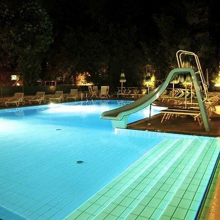 Hotel Giamaika Чезенатико Екстериор снимка