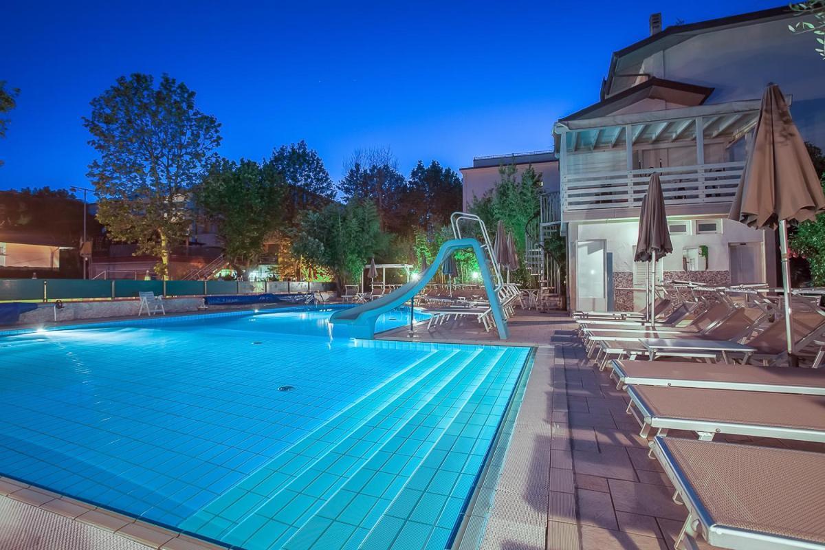 Hotel Giamaika Чезенатико Екстериор снимка