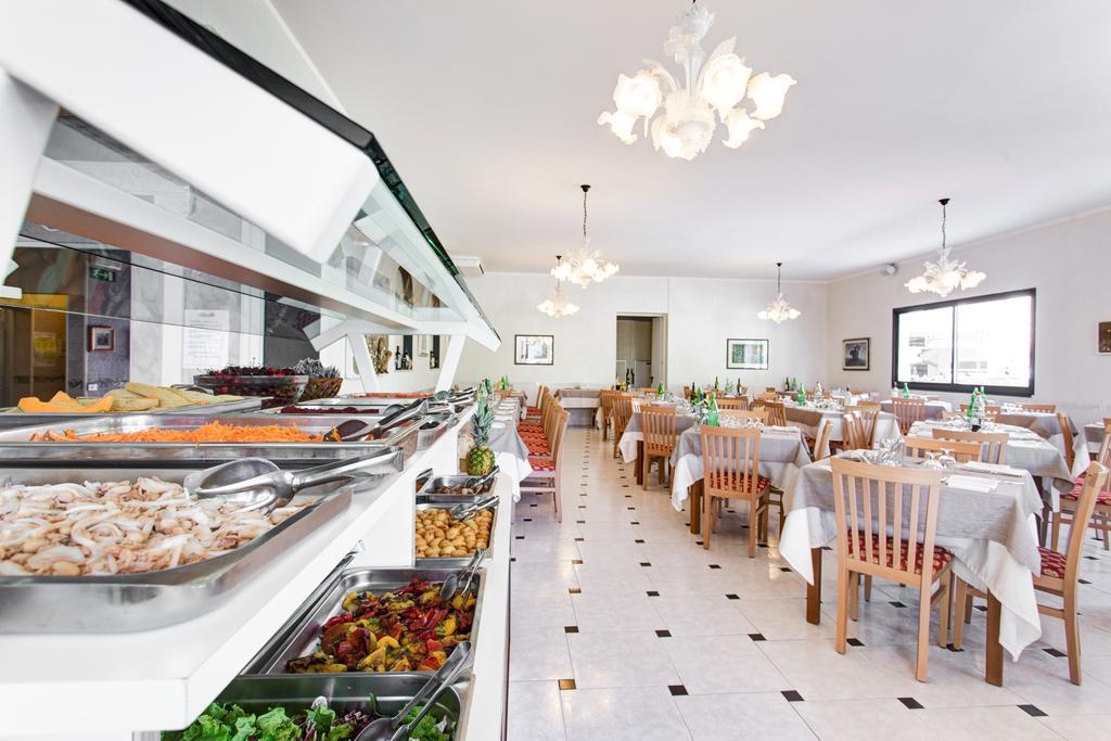 Hotel Giamaika Чезенатико Екстериор снимка