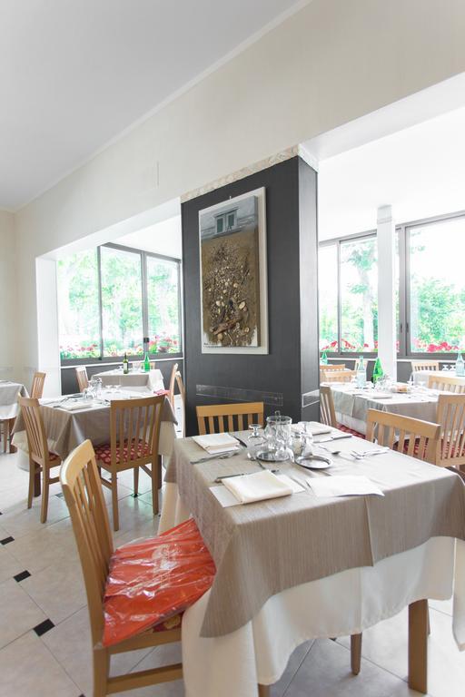 Hotel Giamaika Чезенатико Екстериор снимка