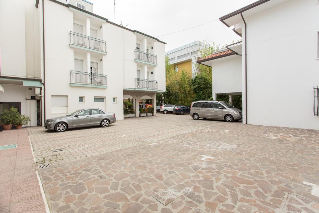 Hotel Giamaika Чезенатико Стая снимка