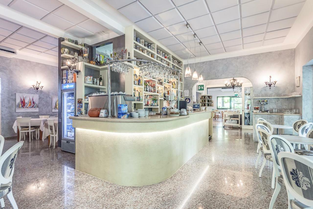 Hotel Giamaika Чезенатико Екстериор снимка