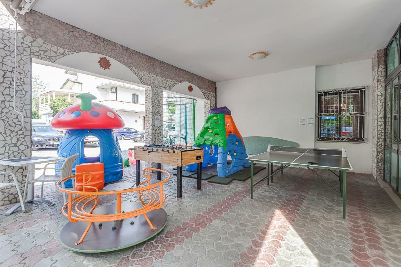 Hotel Giamaika Чезенатико Екстериор снимка