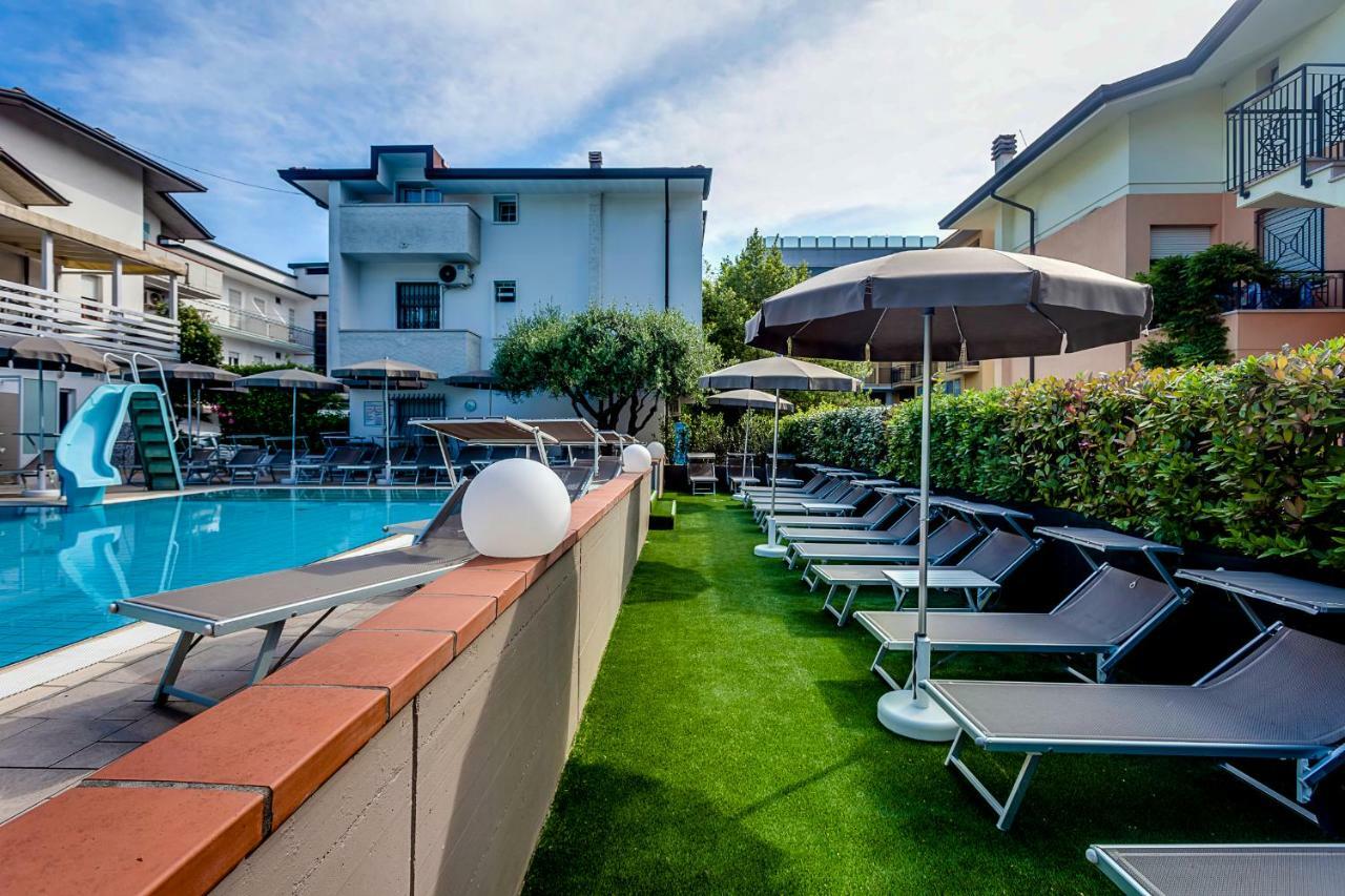 Hotel Giamaika Чезенатико Екстериор снимка