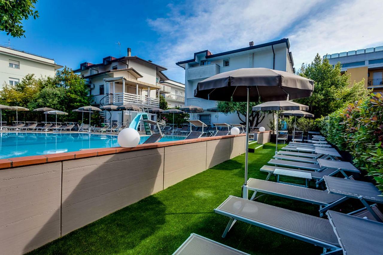 Hotel Giamaika Чезенатико Екстериор снимка