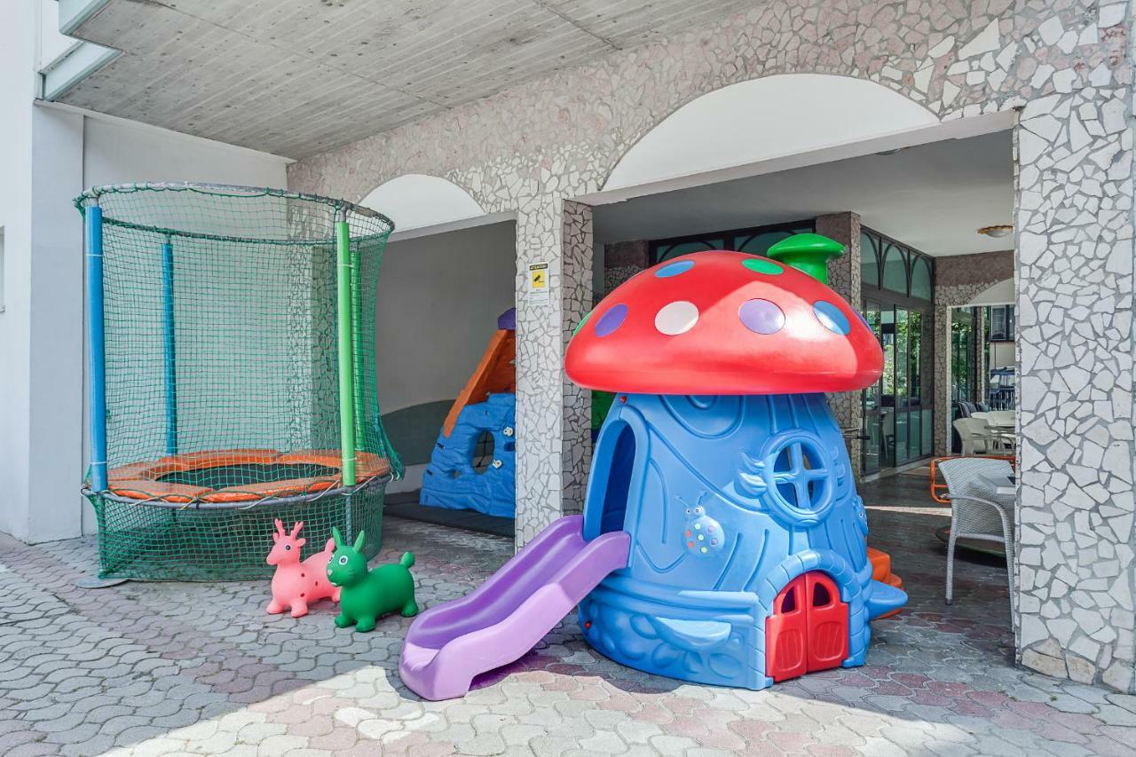 Hotel Giamaika Чезенатико Екстериор снимка